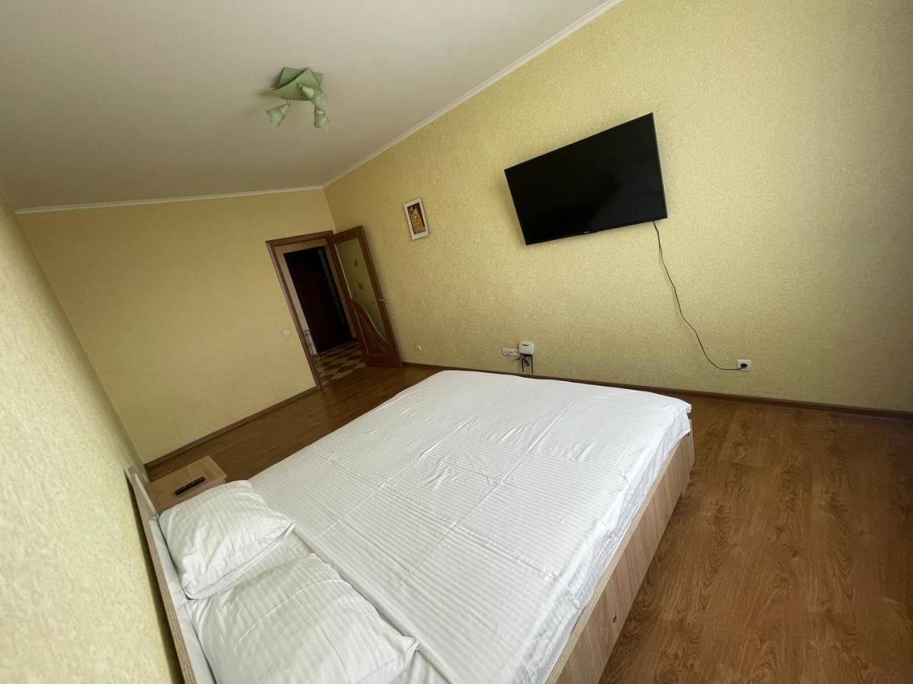 Apartment Voskresenska 18 Kyiv Eksteriør billede